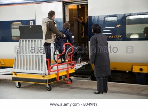 wheelchair-passenger-boarding-eurostar-train-by-the-means-of-a-ramp-B049NY    